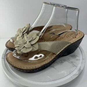 Born‎ Wedge Thong Flip Flop Sandals heels Floral Accent Beige Leather Size 8 GUC